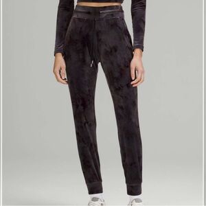 Lululemon Ready to Crush High-Rise Velour Jogger